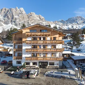 Camina And 4*, Cortina d'Ampezzo Italy